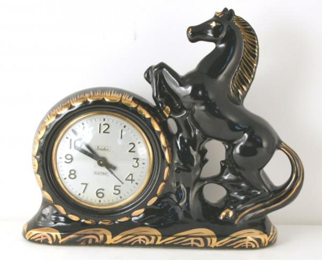 Snider black horse mantel clock