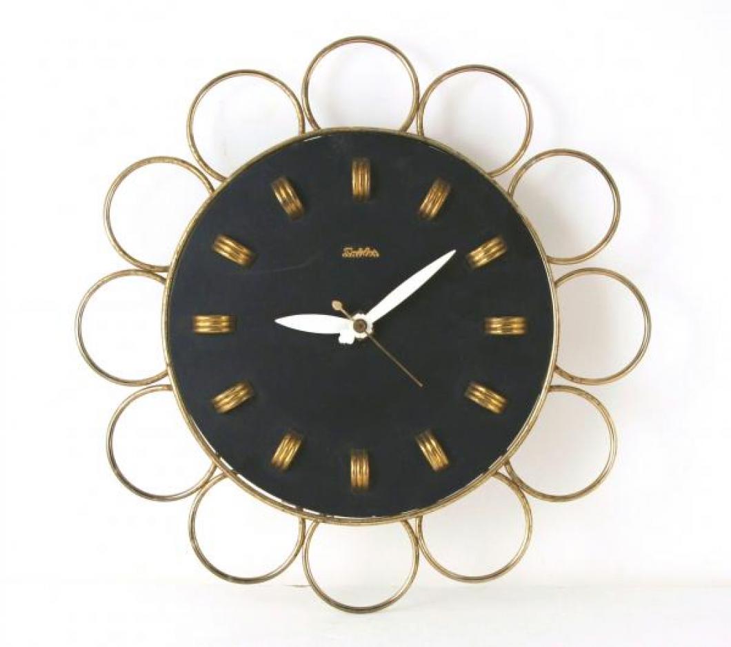 Snider black wall clock with circles framing the face