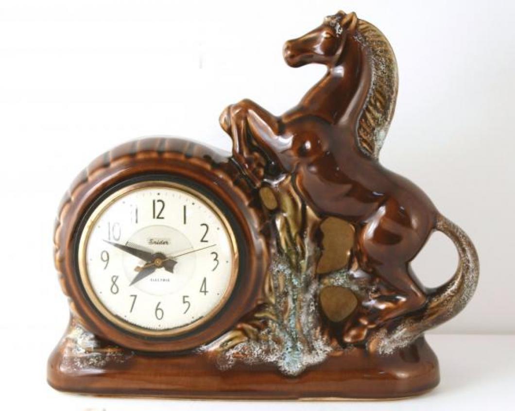Snider brown horse mantel clock