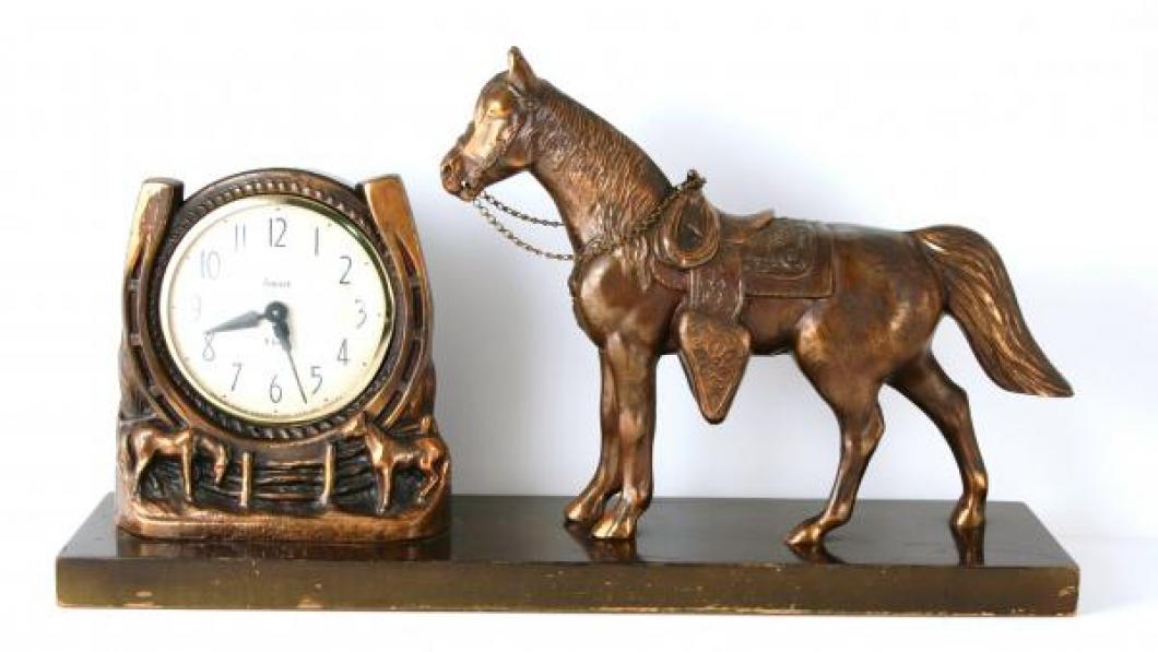 Snider copper horse/horseshoe mantel clock
