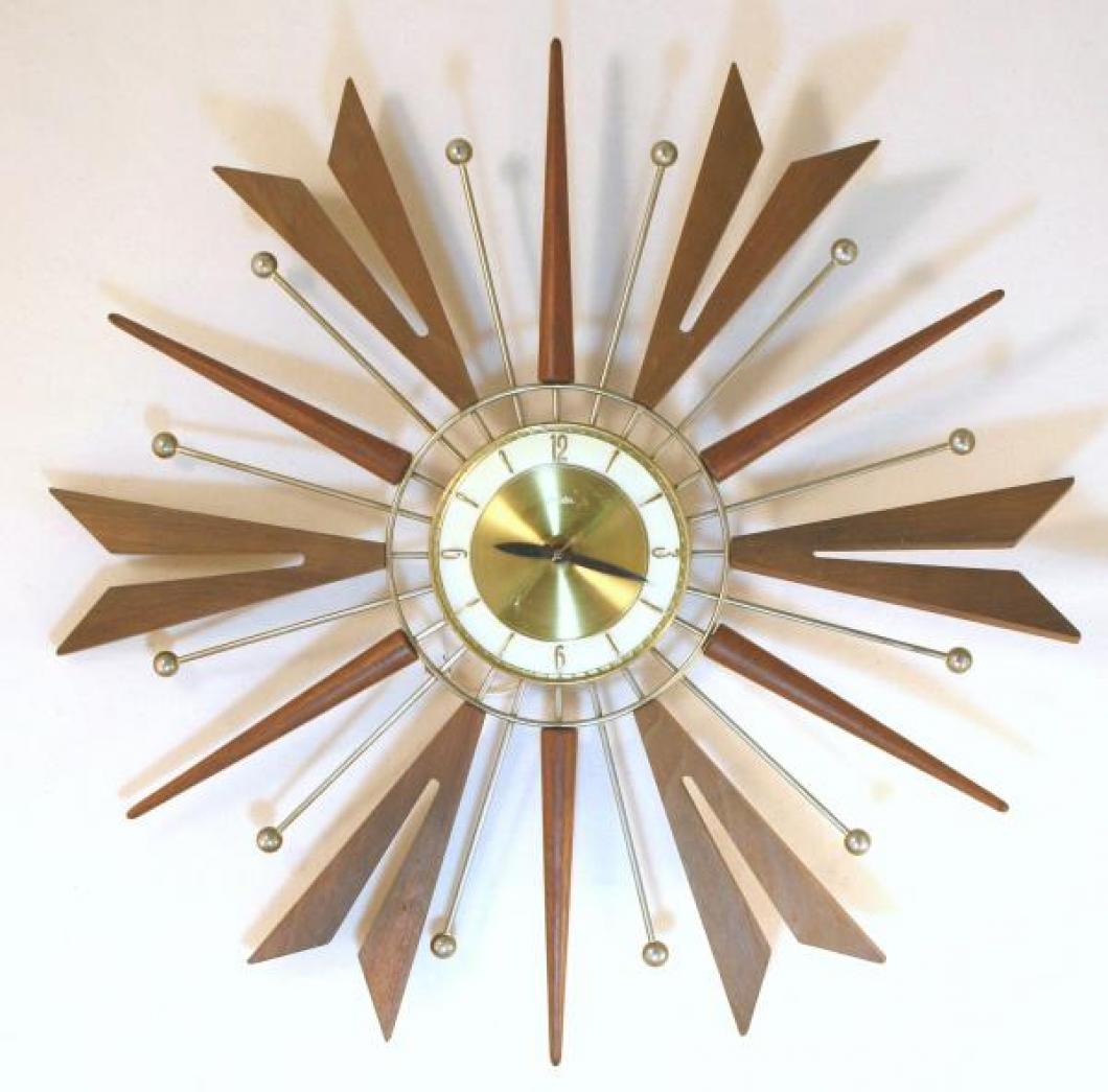 Snider starburst wall clock with brass-plated rods, walnut wood cones and "V"-shaped rays (1960s, electric)