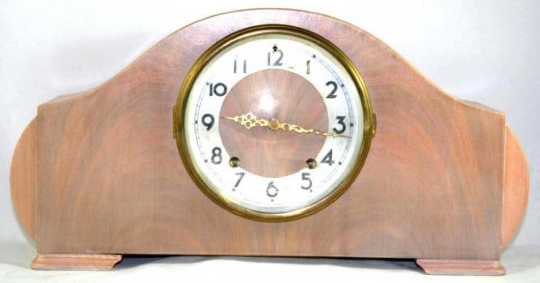 Seth Thomas blond BRISTOL model mantel clock (spring-driven, "ship's bells" on quarter hours)