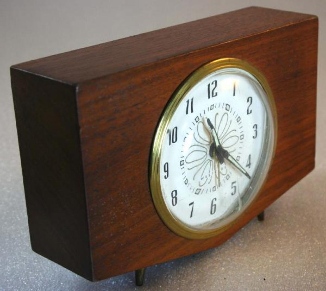 Westclox 1950s Penthouse Alarm Clock (Side View)