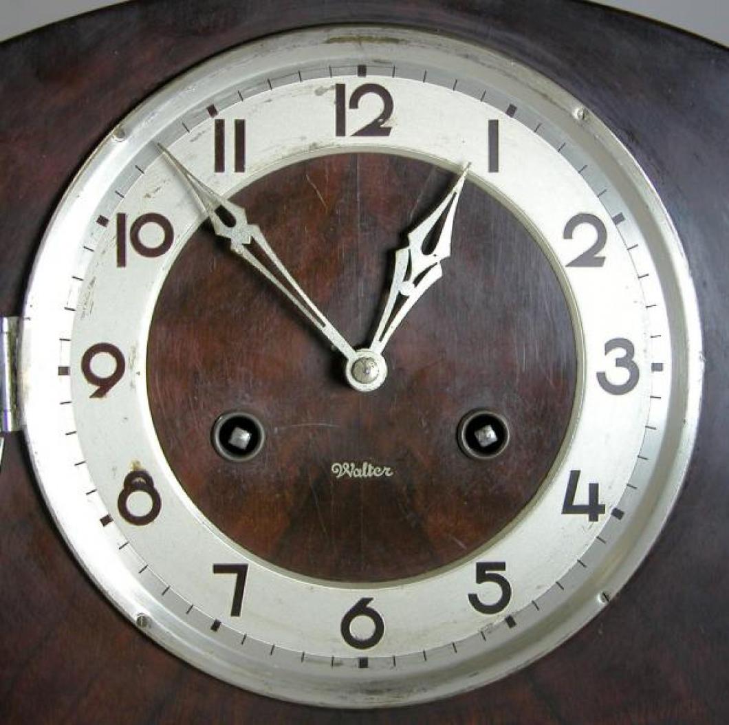 The Walter name on the dial of prewar walnut cases.