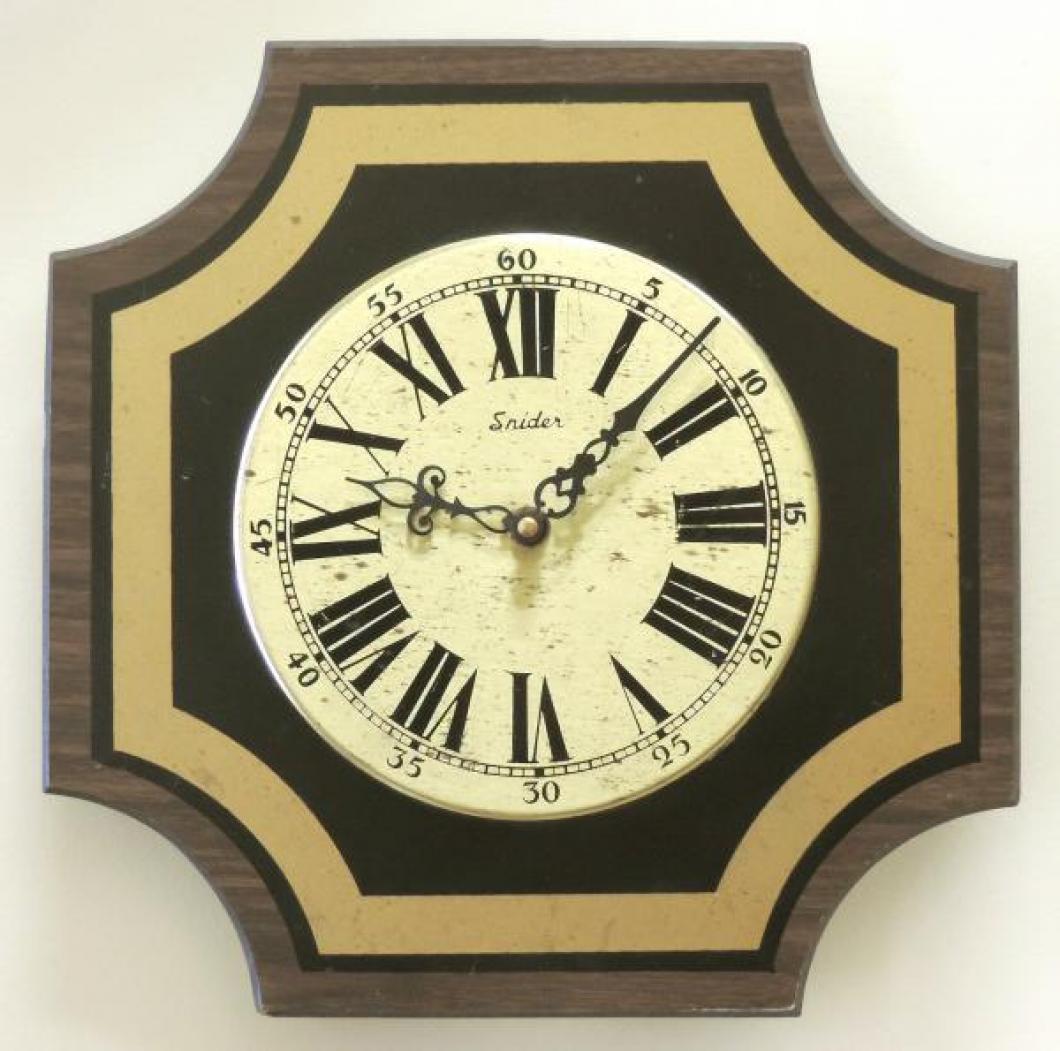 Snider 1970s wall clock om masonite (Michael Snider design)